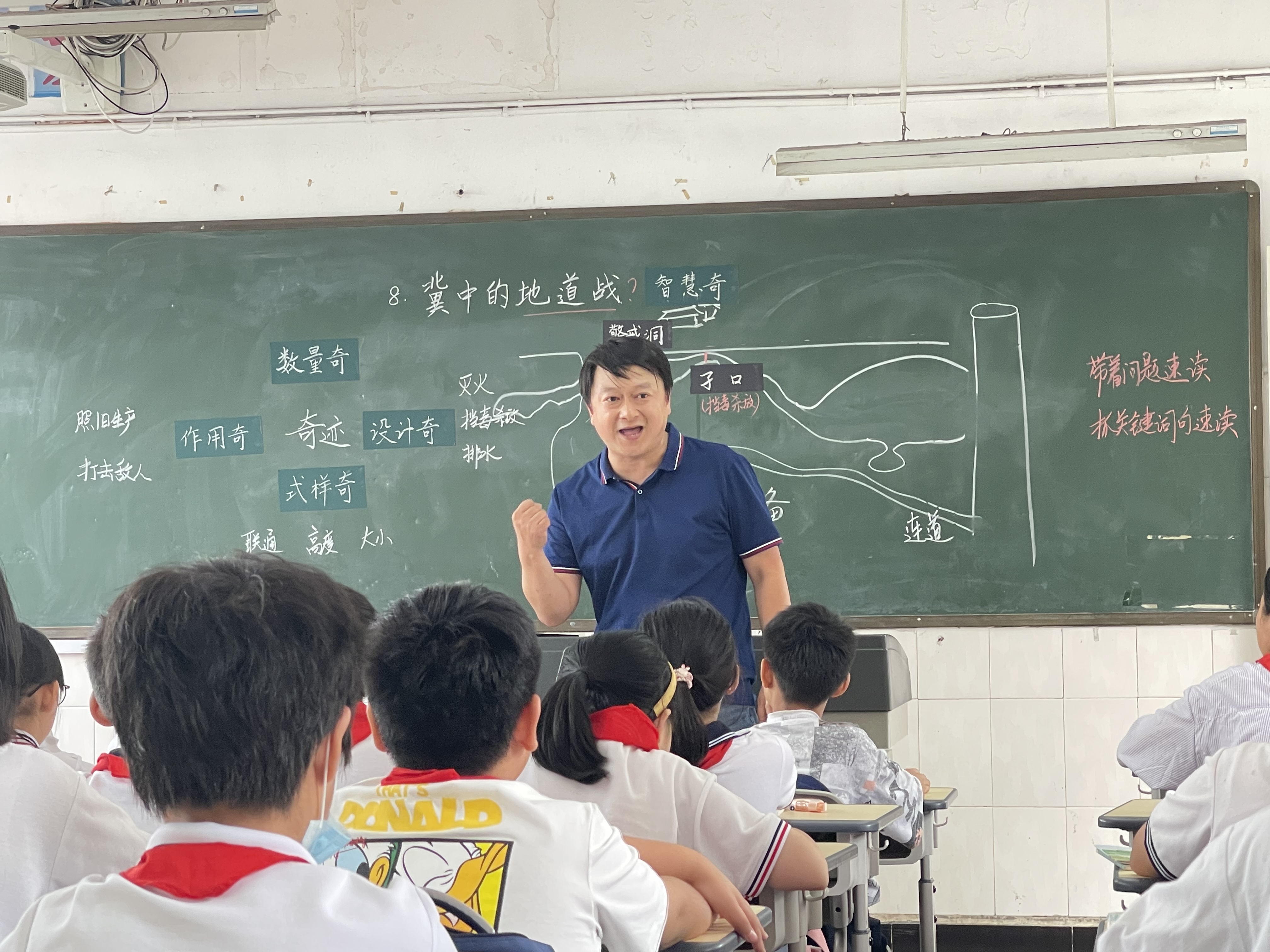 寧波市學(xué)科骨干教師、華山小學(xué)副校長王梁賢帶隊來到育才小學(xué)開展“組團式”指導(dǎo)幫扶 周曉亞攝.jpg