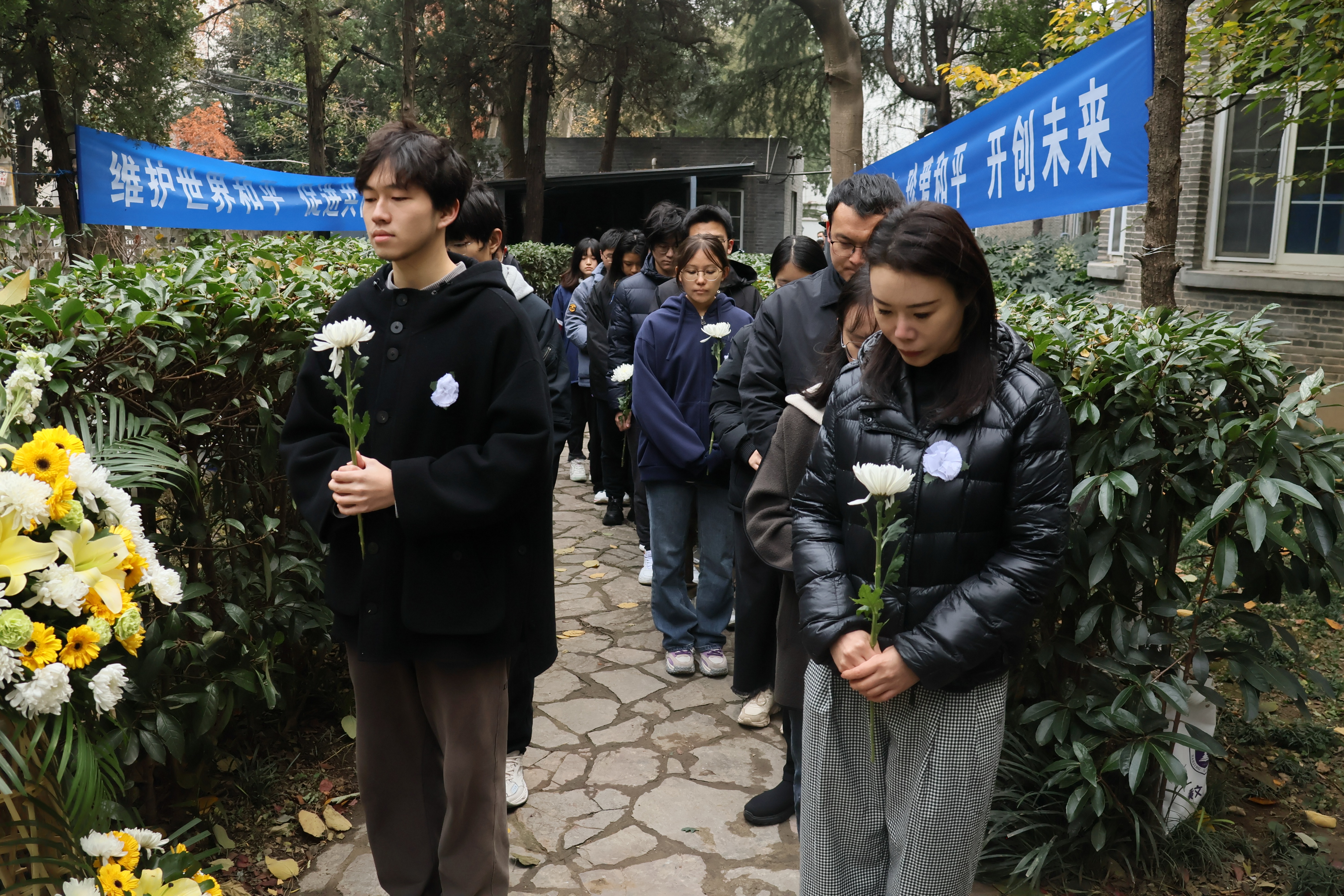 南京大學-默哀.jpg